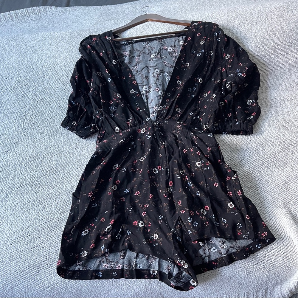 Olivaceous women’s floral romper black S NWT - Picture 2 of 6